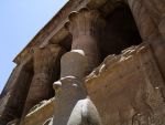Socha boha Hora ped chrmem v Edfu